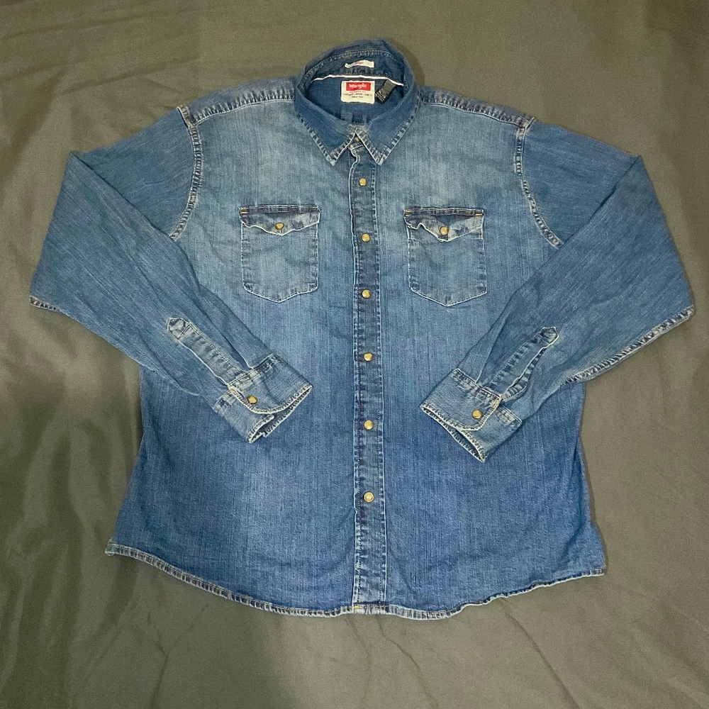 Wrangler Button Down Shirt Men’s XL Indigo Blue Denim Snap Long Sleeve
